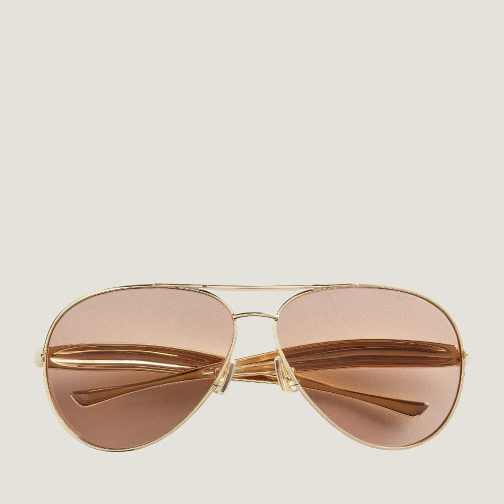 משקפי שמש B, מסגרת מתכת זהב, 100% הגנה UVA/UVB, רפידות אף מתכווננות.