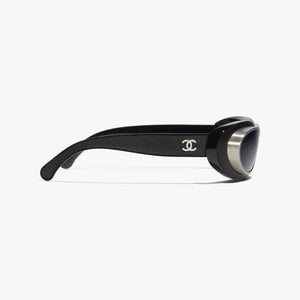 CHANEL sunglasses, black and silver, plastic and metal frame, UVA/UVB protection, adjustable nose pads.