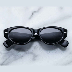 Jacques Marie Mage - KRASNER שחור, משקפי שמש, מסגרת פלסטיק, צבע שחור, הגנה UVA/UVB, רפידות אף מתכווננות, מראה אלגנטי, אריזה ייעודית.