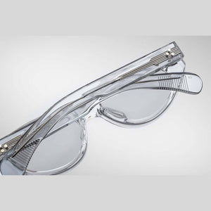 Jacques Marie Mage KRASNER שקוף - מסגרת פלסטיק, צבע שקוף, הגנה מלאה UVA/UVB, רפידות אף מתכווננות.