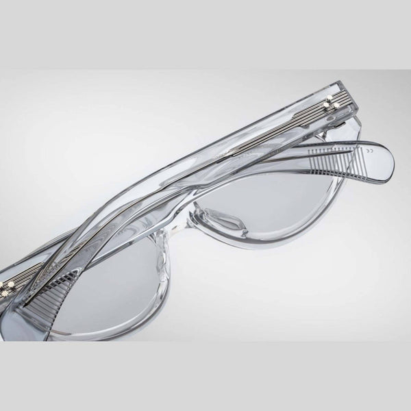 Jacques Marie Mage KRASNER שקוף - מסגרת פלסטיק, צבע שקוף, הגנה מלאה UVA/UVB, רפידות אף מתכווננות.