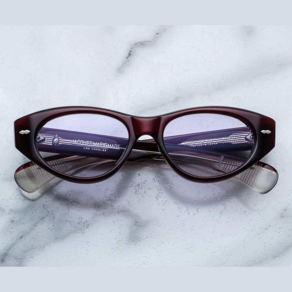 משקפי שמש Jacques Marie Mage KRASNER בצבע יין, מסגרת פלסטיק עם הגנה UV מלאה, רפידות אף מתכווננות.