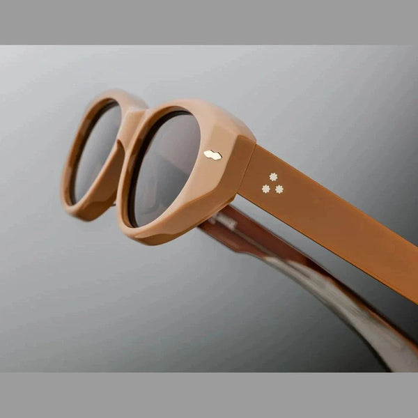 <এ img src="image.jpg" alt="משקפי שמש Jacques Marie Mage - KRASNER, מסגרת פלסטיק בצבע ניוד, 100% הגנה מפני UVA/UVB, רפידות אף מתכווננות, מתאימות לעדשות ראיה" >