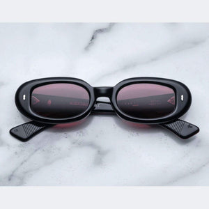 משקפי שמש Jacques Marie Mage שחורים עם מסגרת פלסטיק, הגנת UVA/UVB.