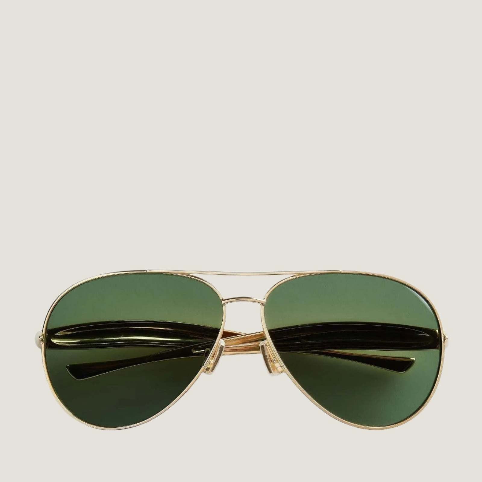 Image of משקפי שמש BOTTEGA VENETA דגם 2025 בעיצוב טייסים עם מסגרת זהב ועדשות ירוקות כהות, הגנה מלאה מקרני UV/UVB.