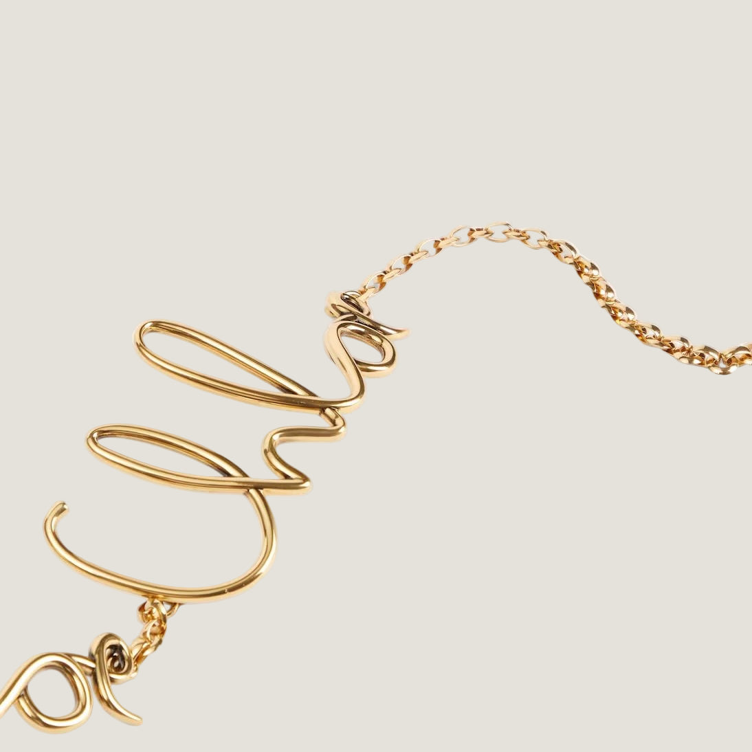 Image of חגורת שרשרת Chloe לנשים – אבזם זהב יוקרתי ועיצוב איקוני