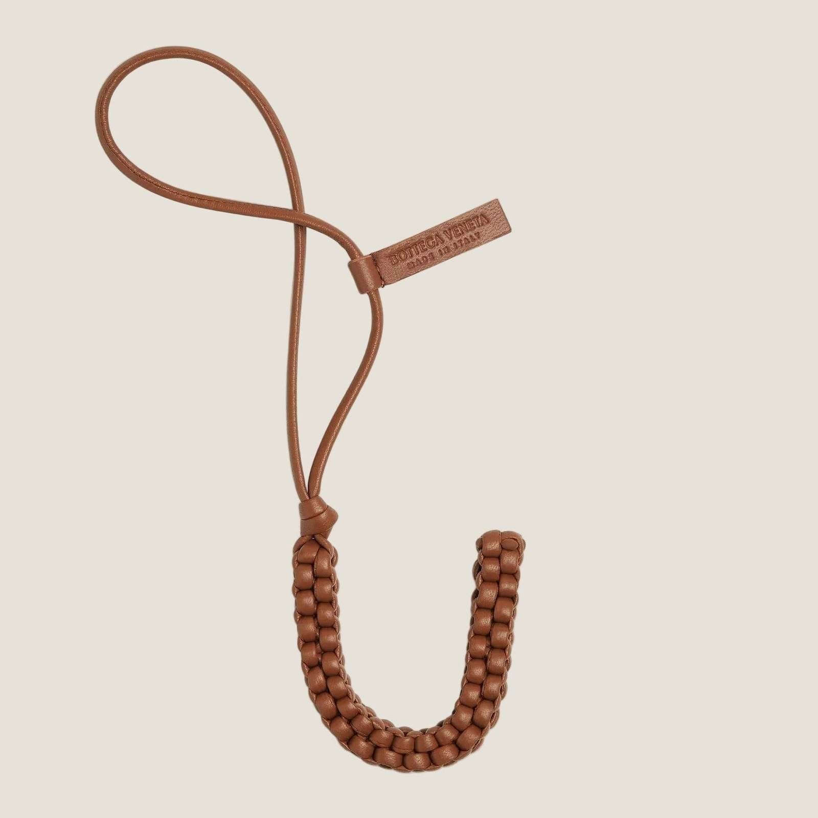 Image of בוטגה ונטה צ׳ארם אותיות