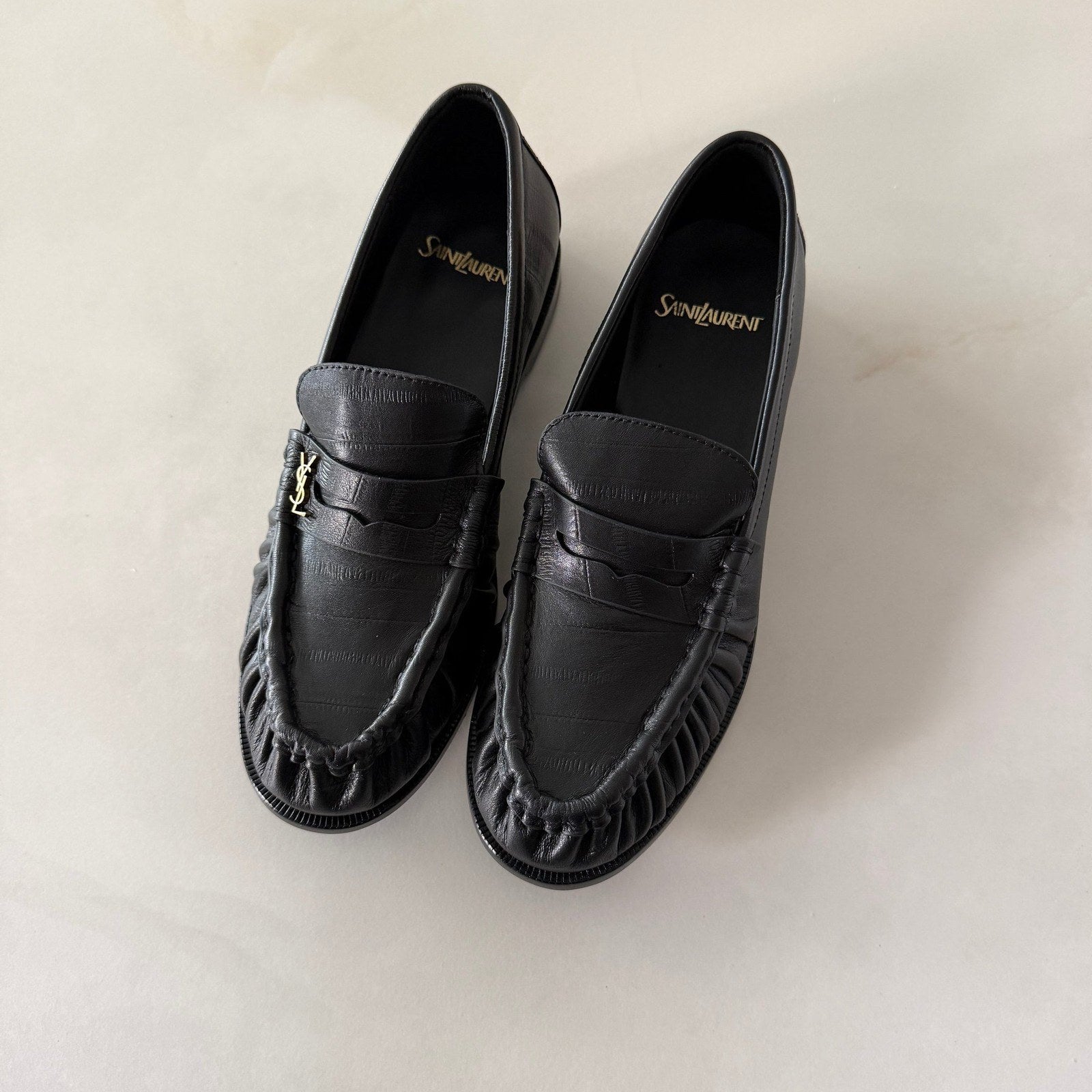 Saint Laurent מוקסין שחור במלאי