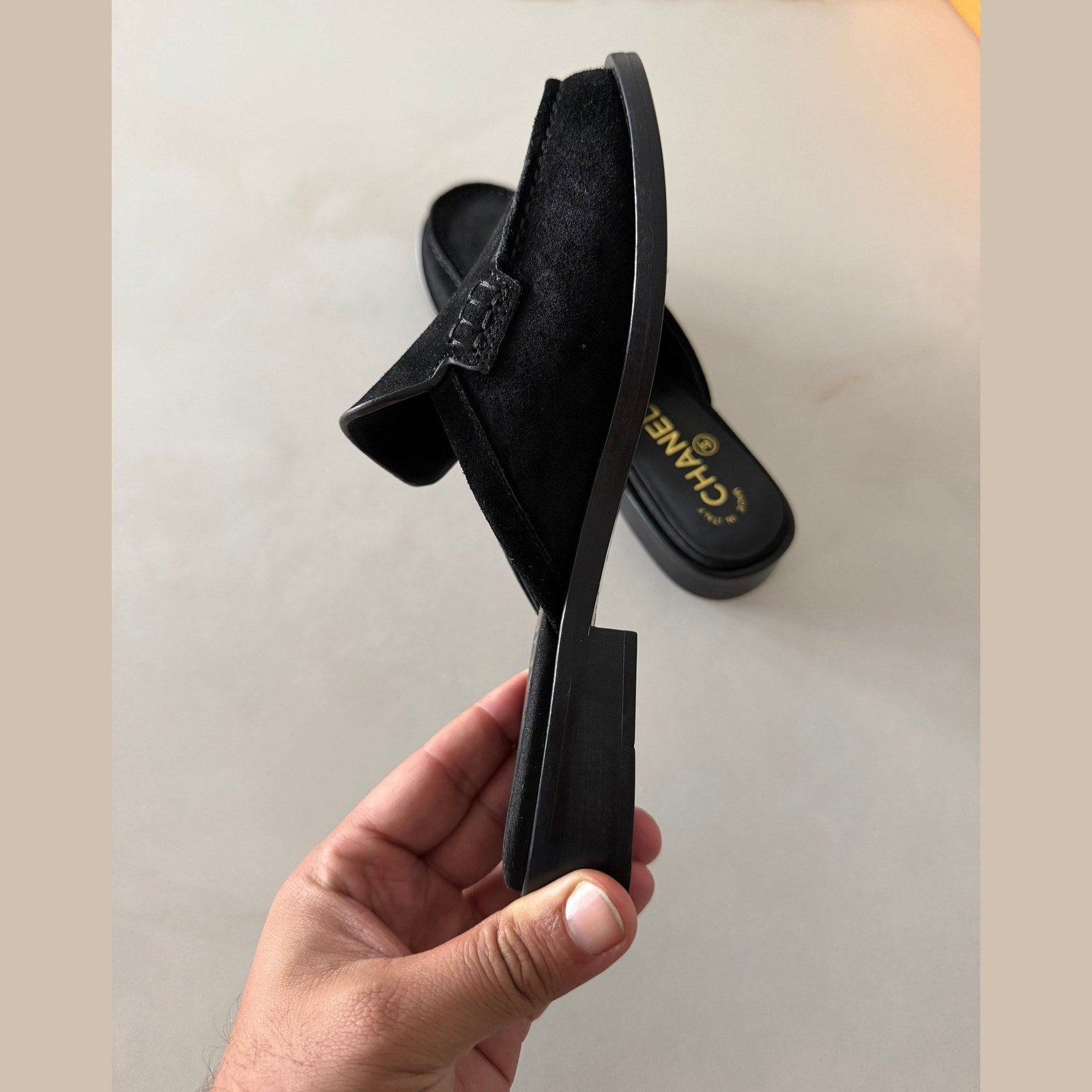 Chanel lofers במלאי
