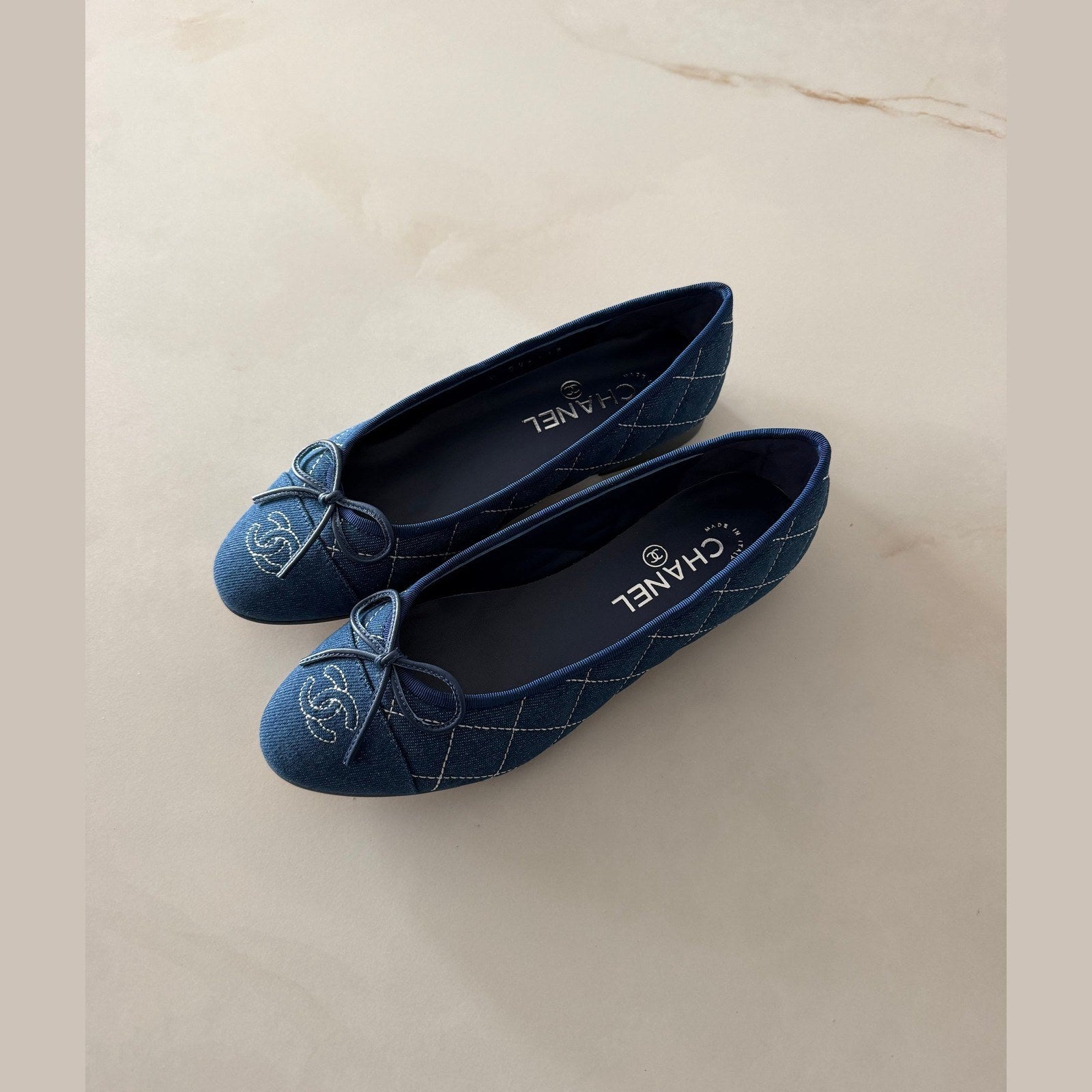 Chanel flat במלאי
