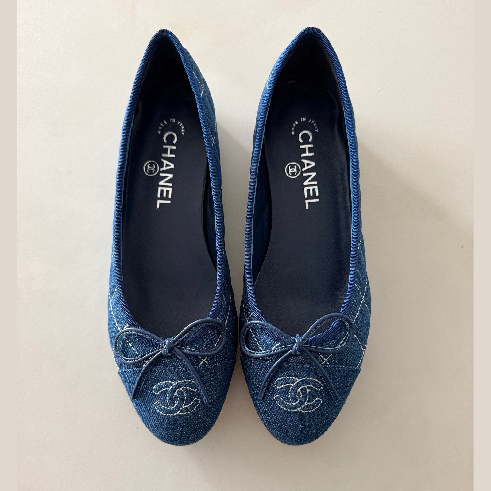 Chanel flat במלאי
