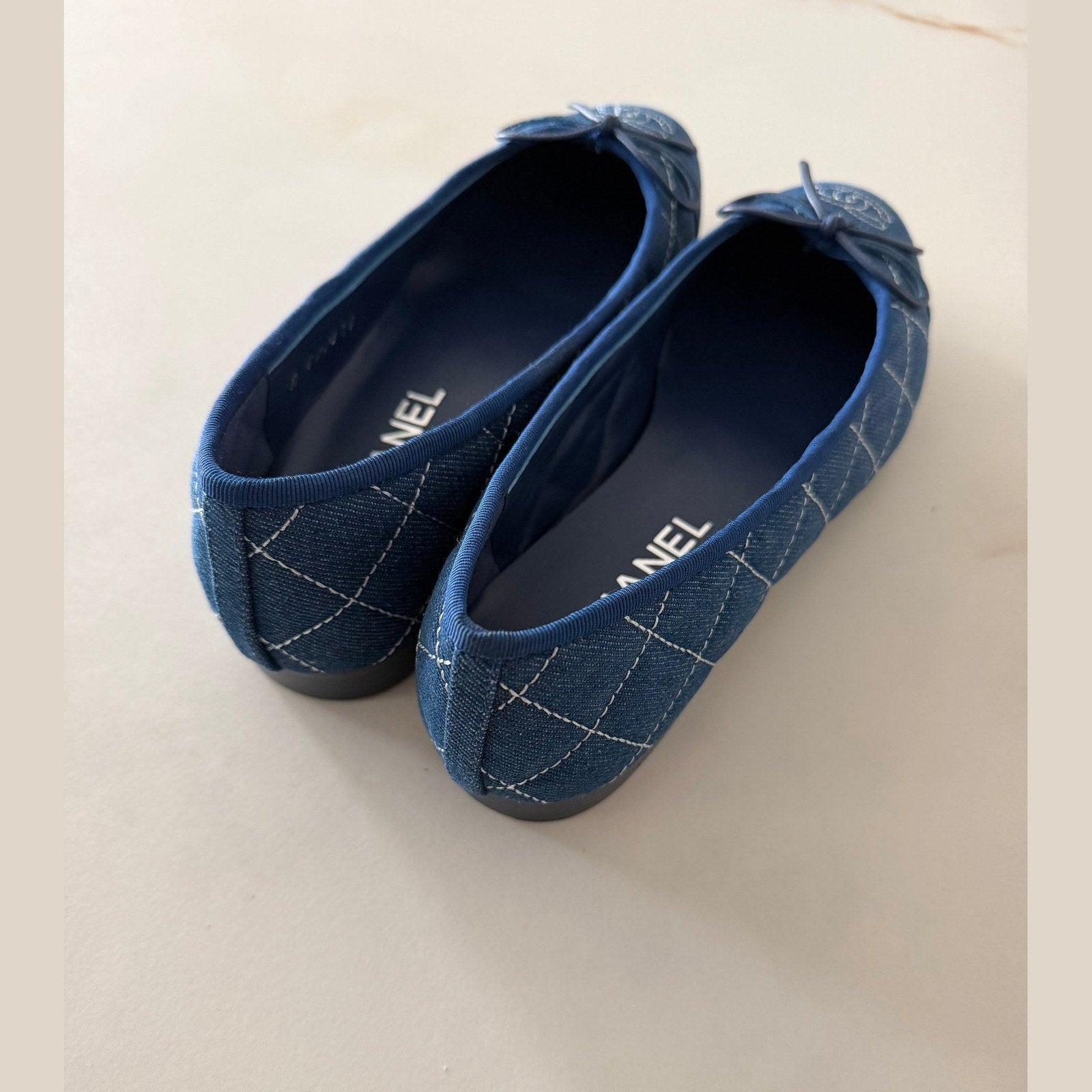 Chanel flat במלאי