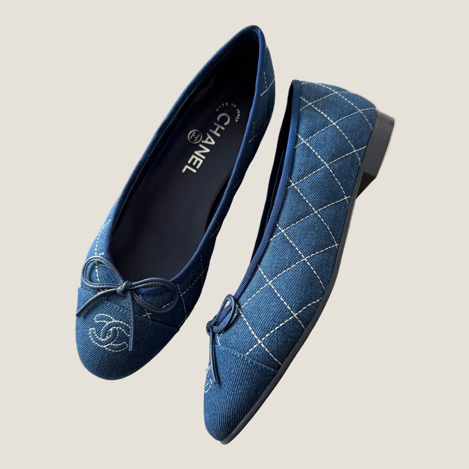Chanel flat במלאי