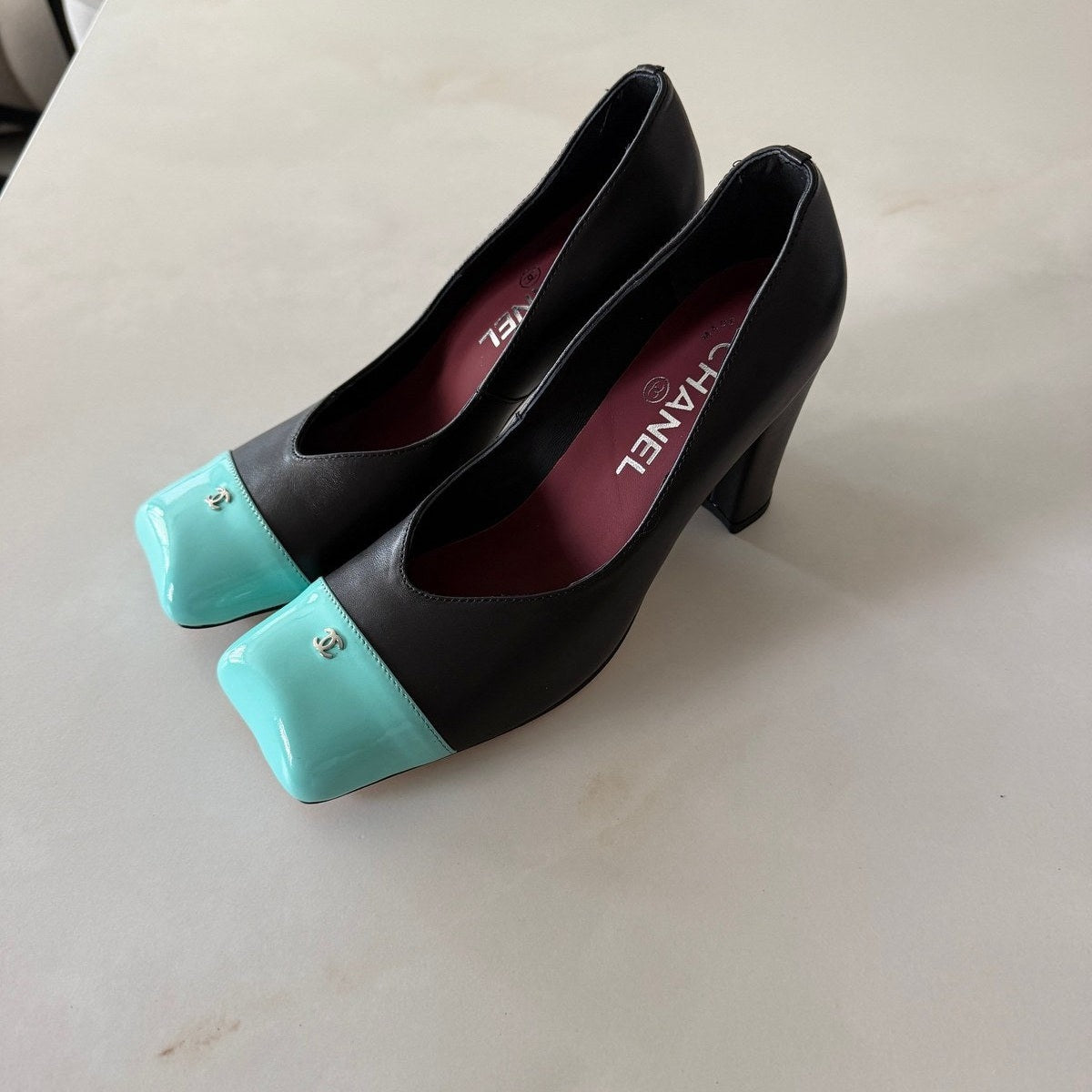 Image of Chanel heels טורקיז במלאי