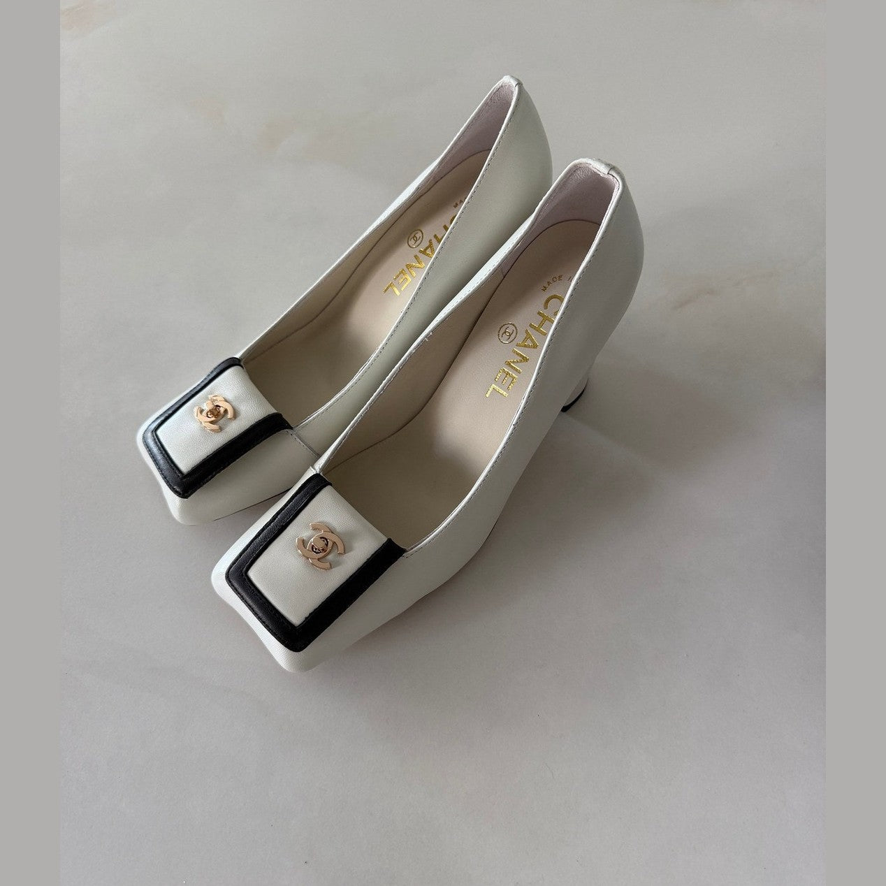 Chanel heels לבן במלאי