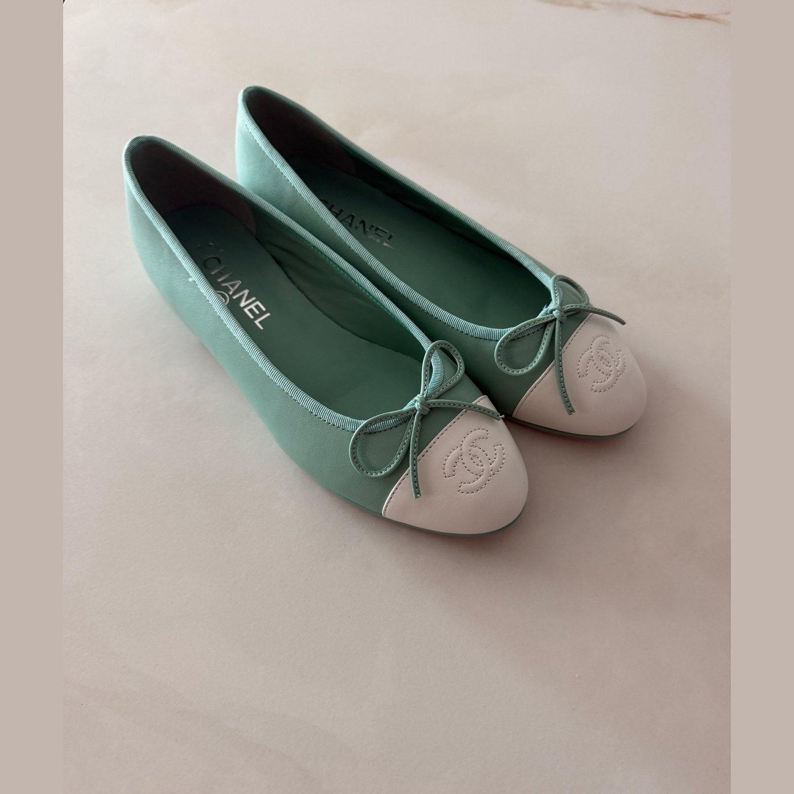 Chanel flat במלאי
