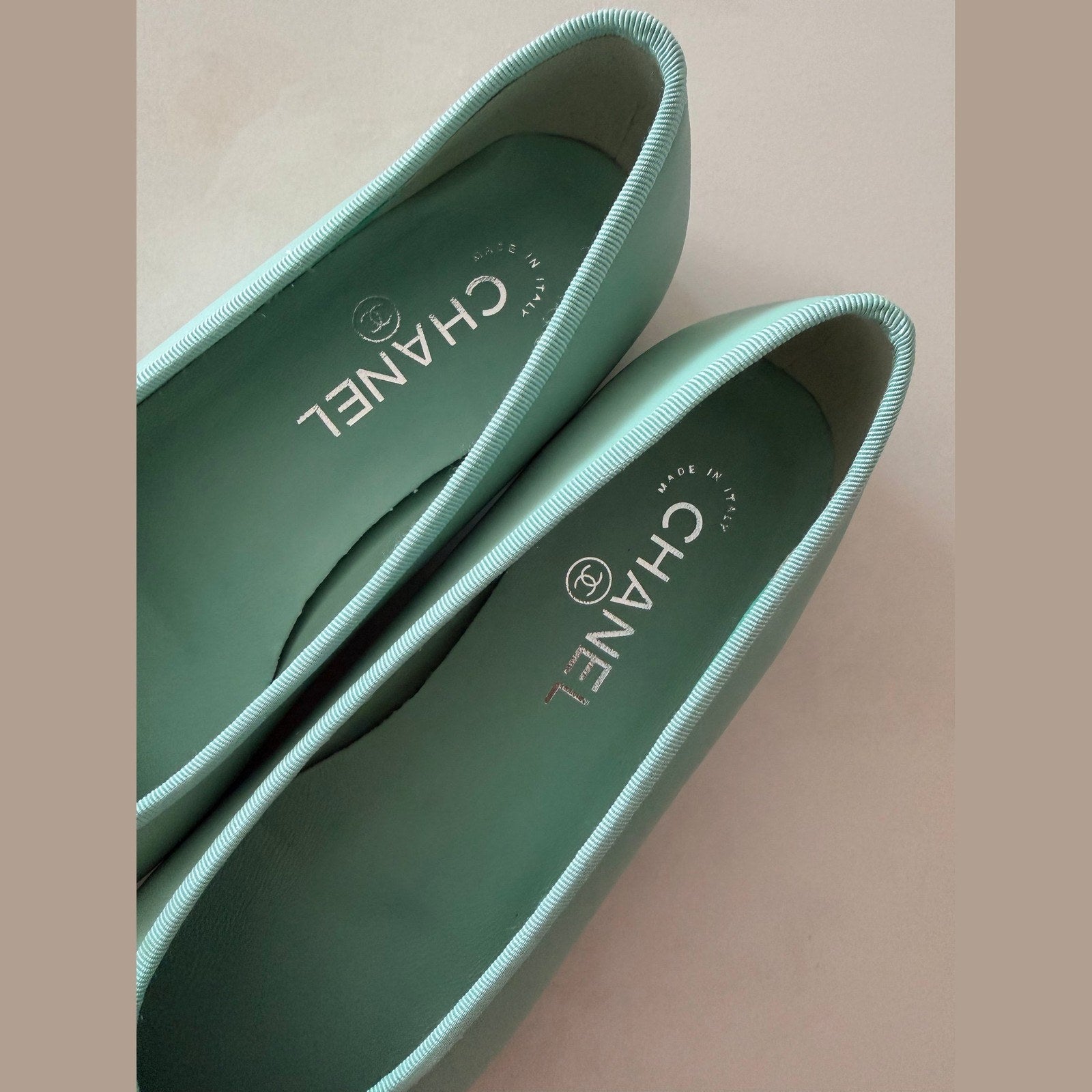 Chanel flat במלאי
