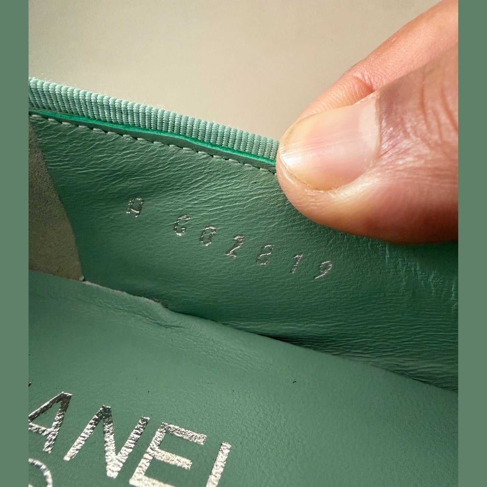 Chanel flat במלאי