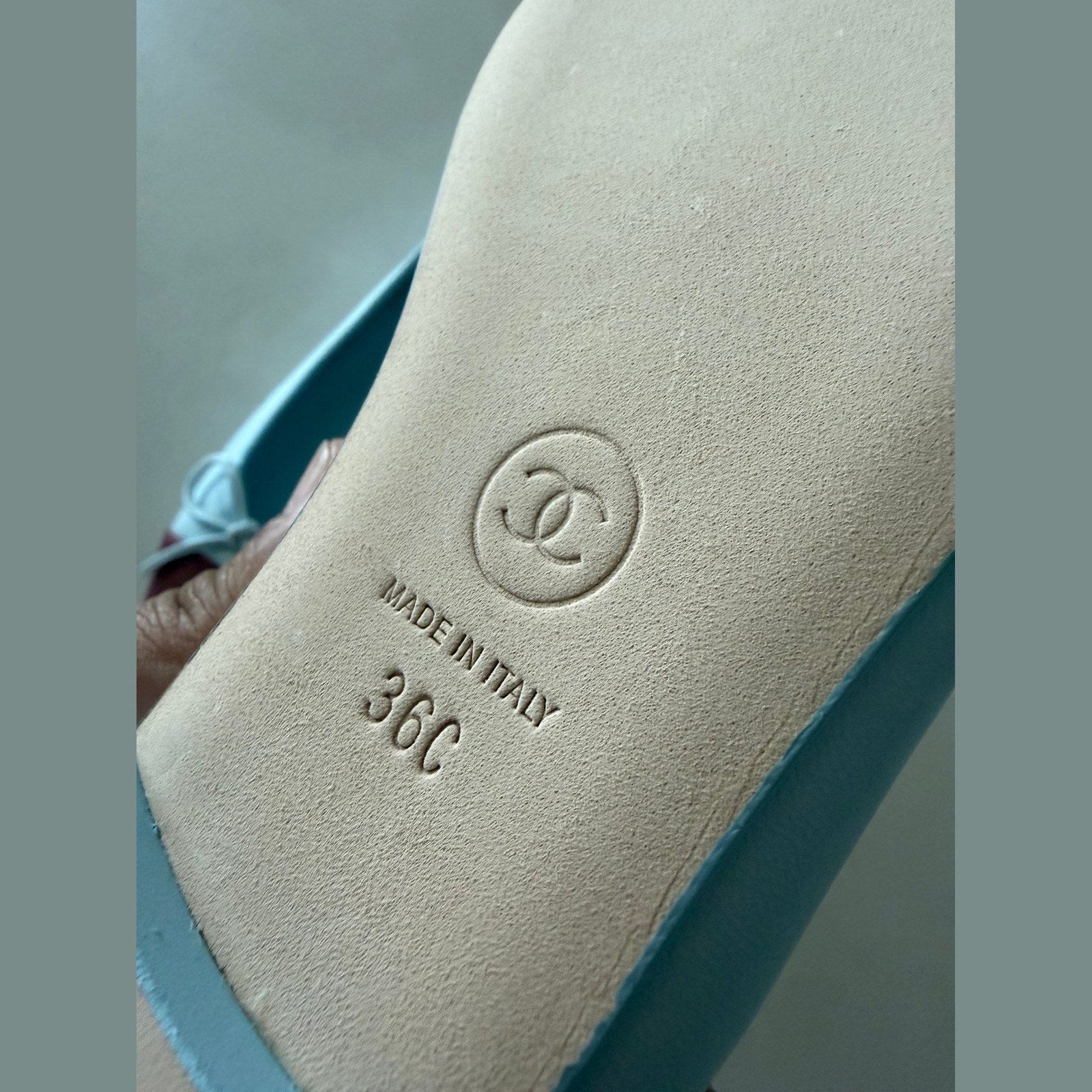 Chanel flat במלאי