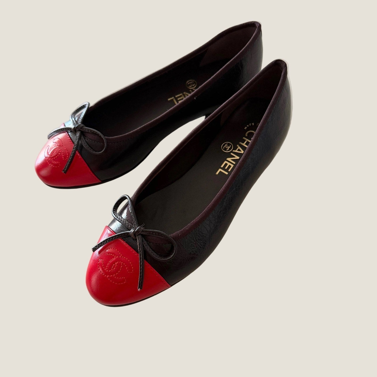 Chanel flat במלאי