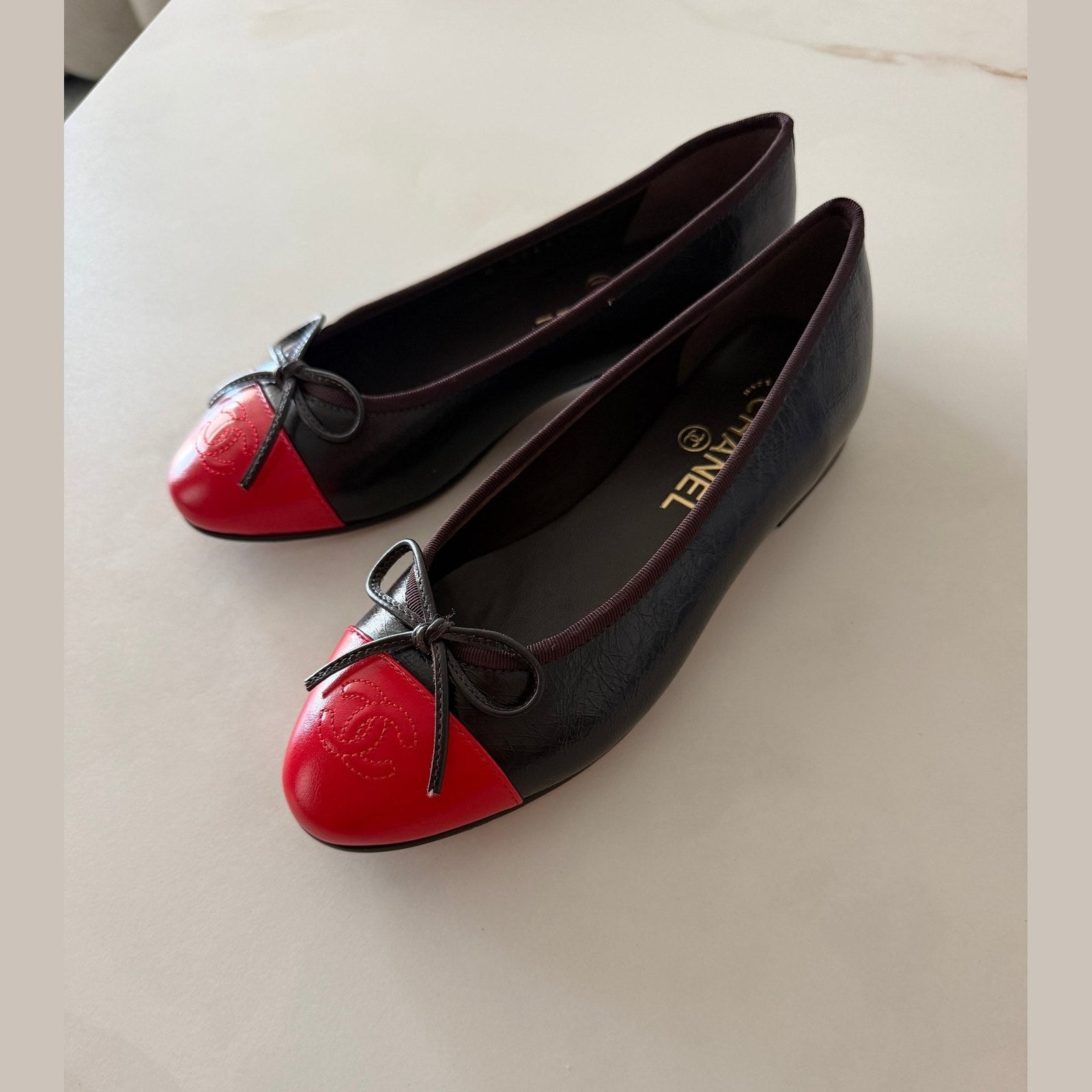 Chanel flat במלאי