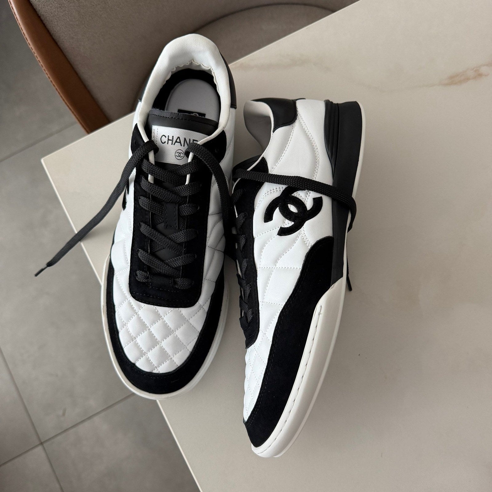 chanel סניקרס לגבר במלאי