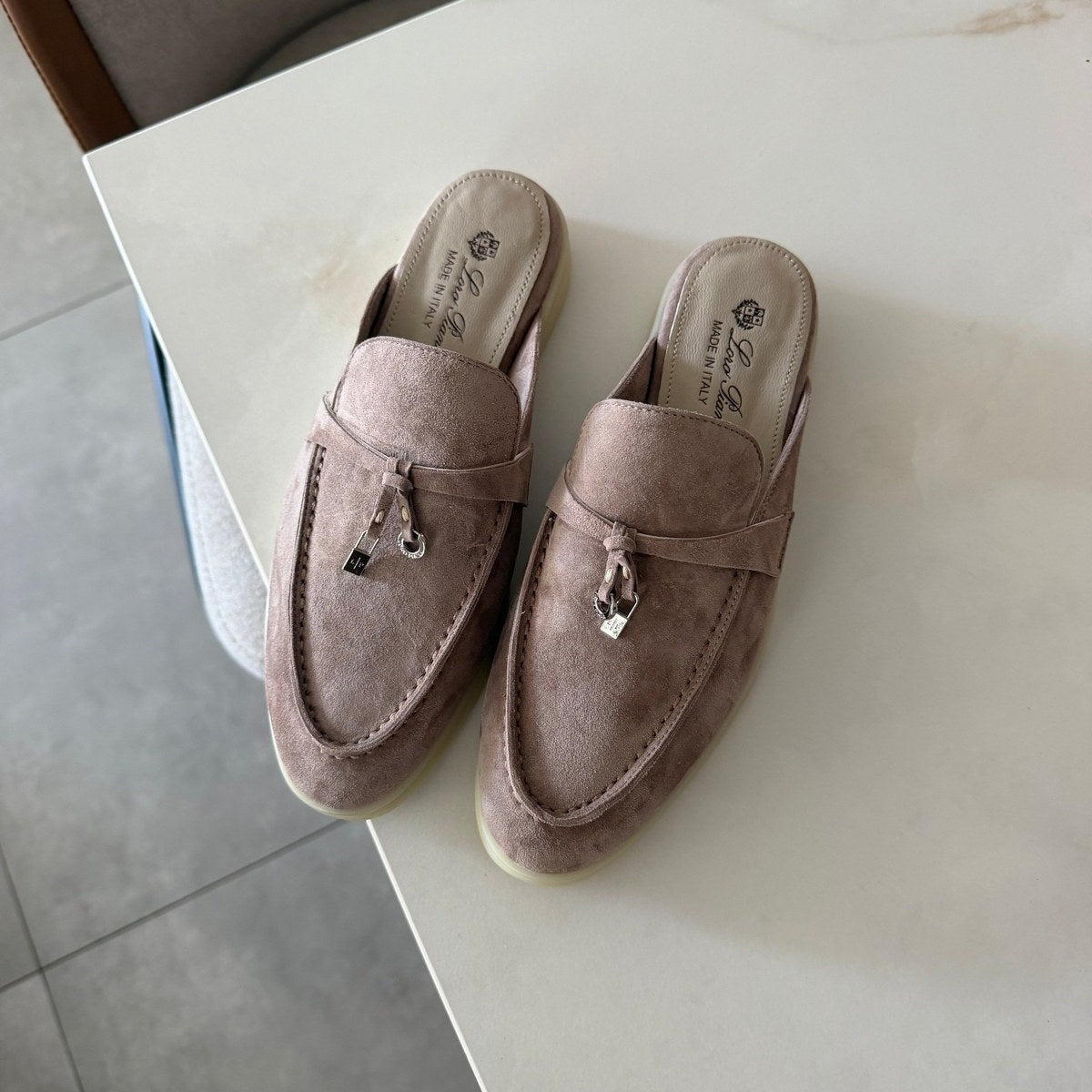 Loro piana Charms במלאי