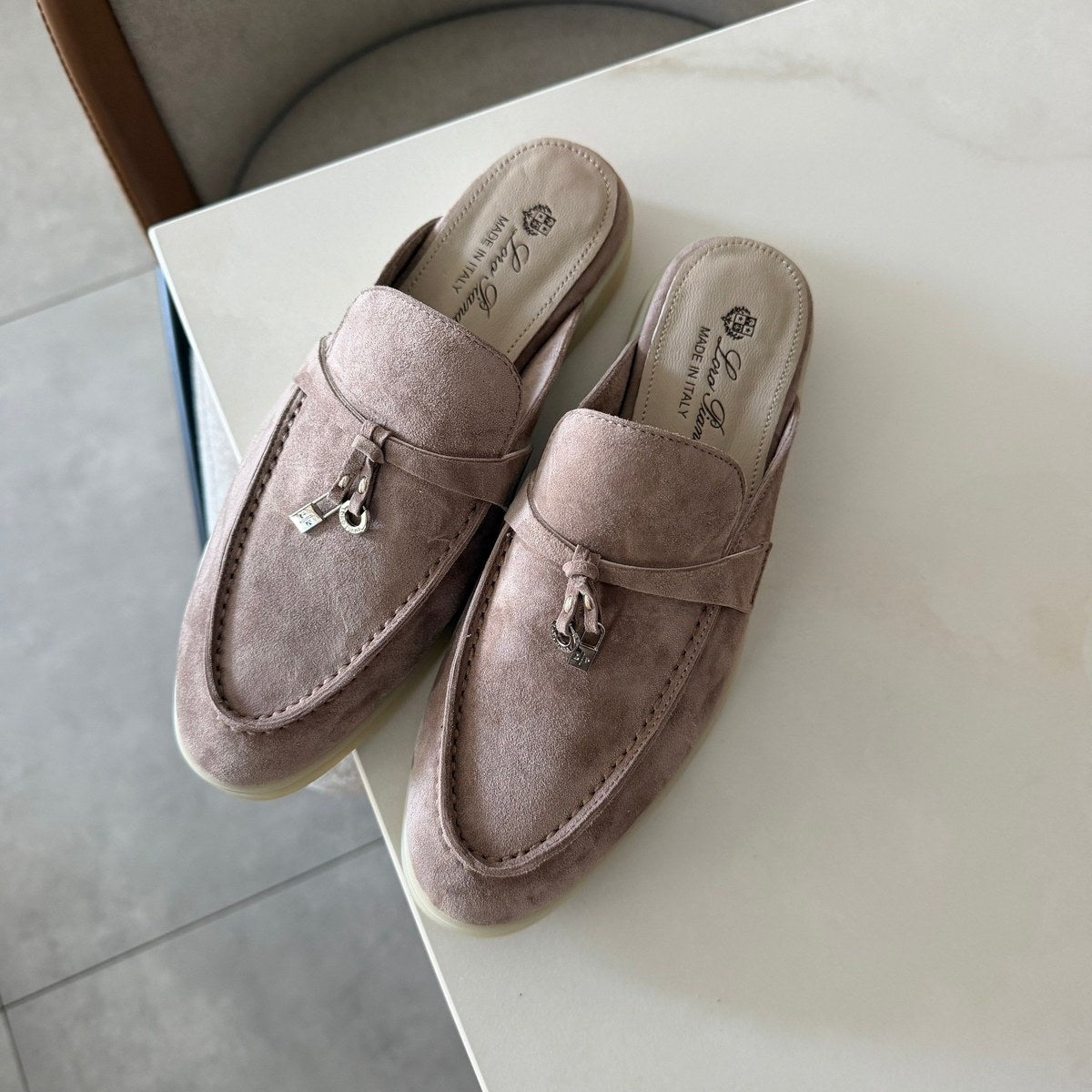 Loro piana Charms במלאי