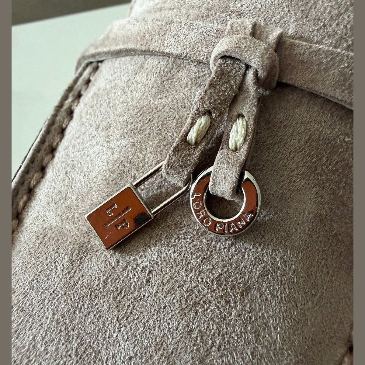 Image of Loro piana Charms במלאי
