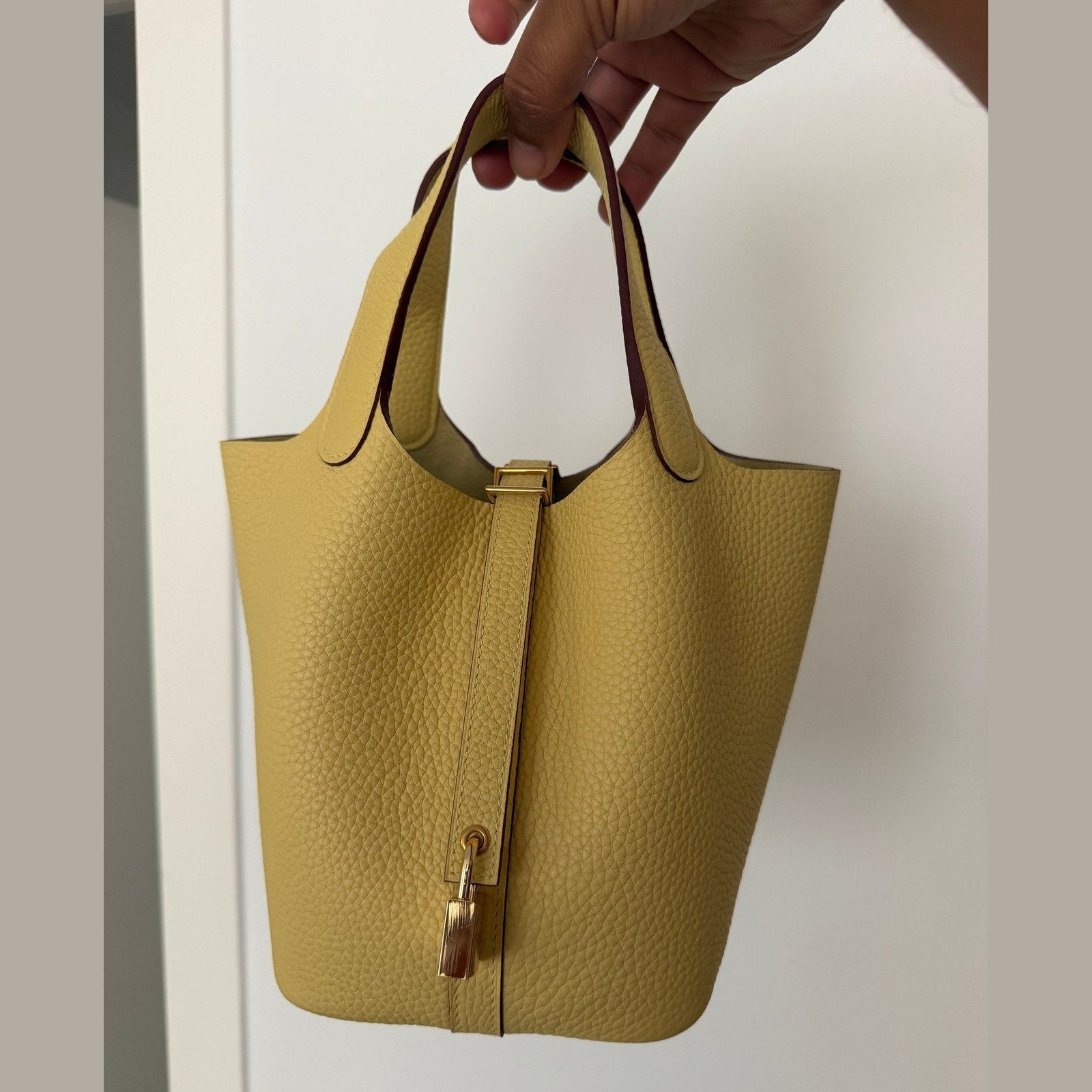 Image of Hermès Picotin 18 במלאי צהוב זהב