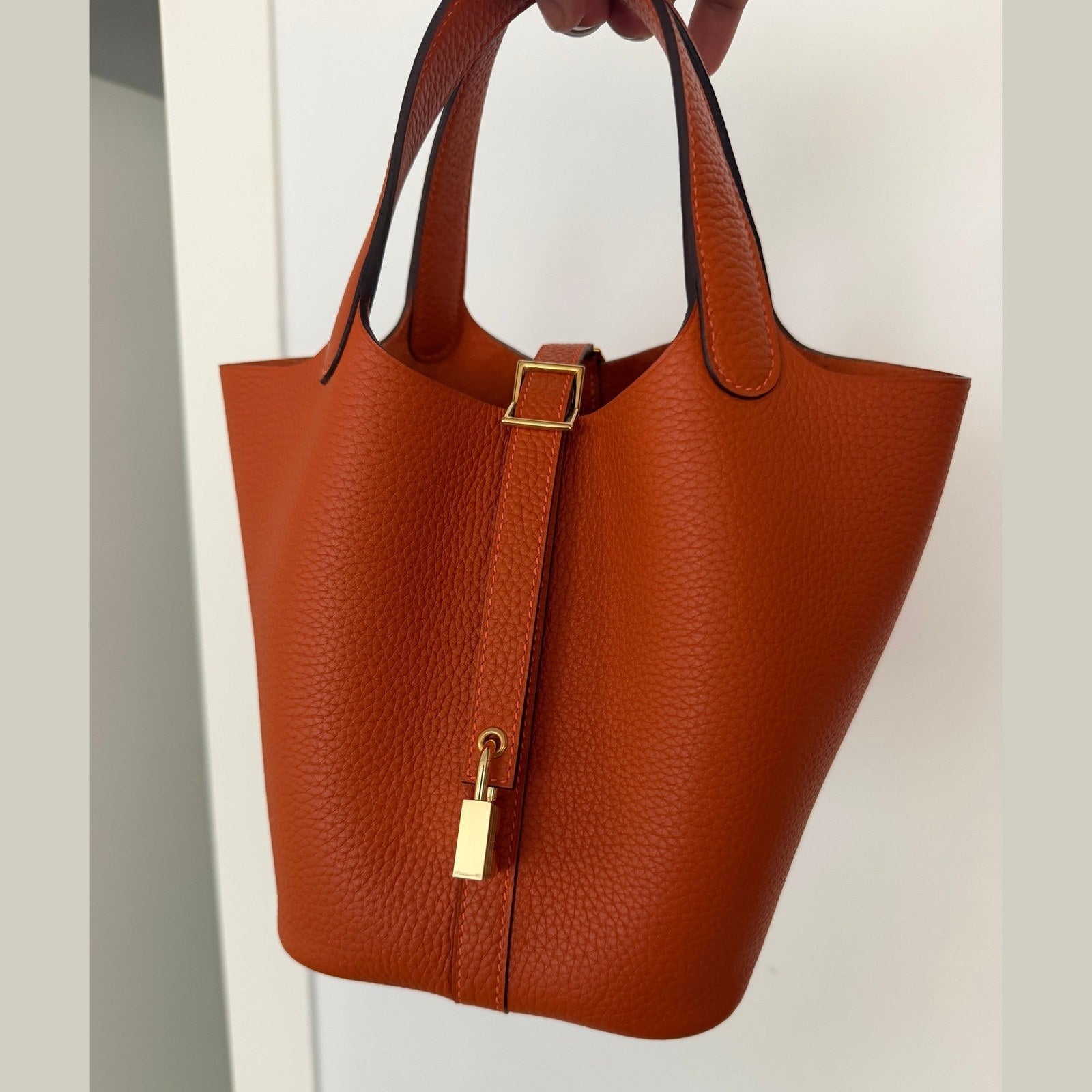 Image of Hermès Picotin 18  כתום עם זהב במלאי