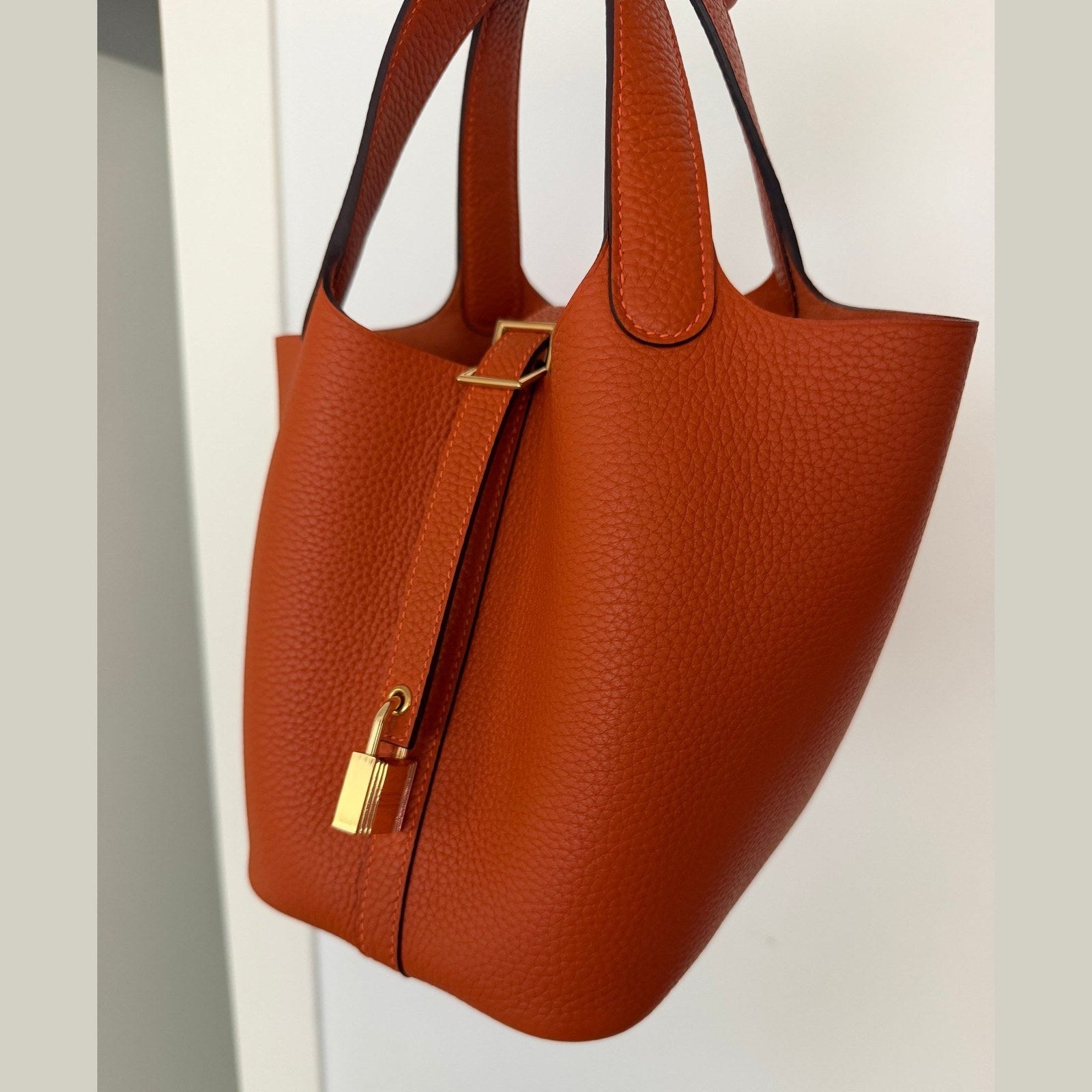 Image of Hermès Picotin 18  כתום עם זהב במלאי