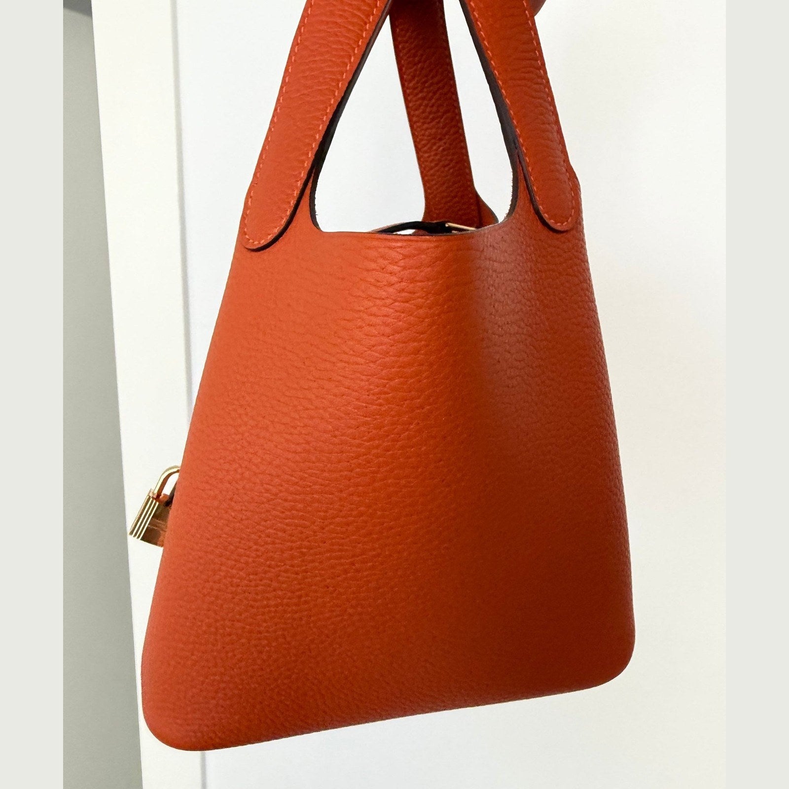 Image of Hermès Picotin 18  כתום עם זהב במלאי