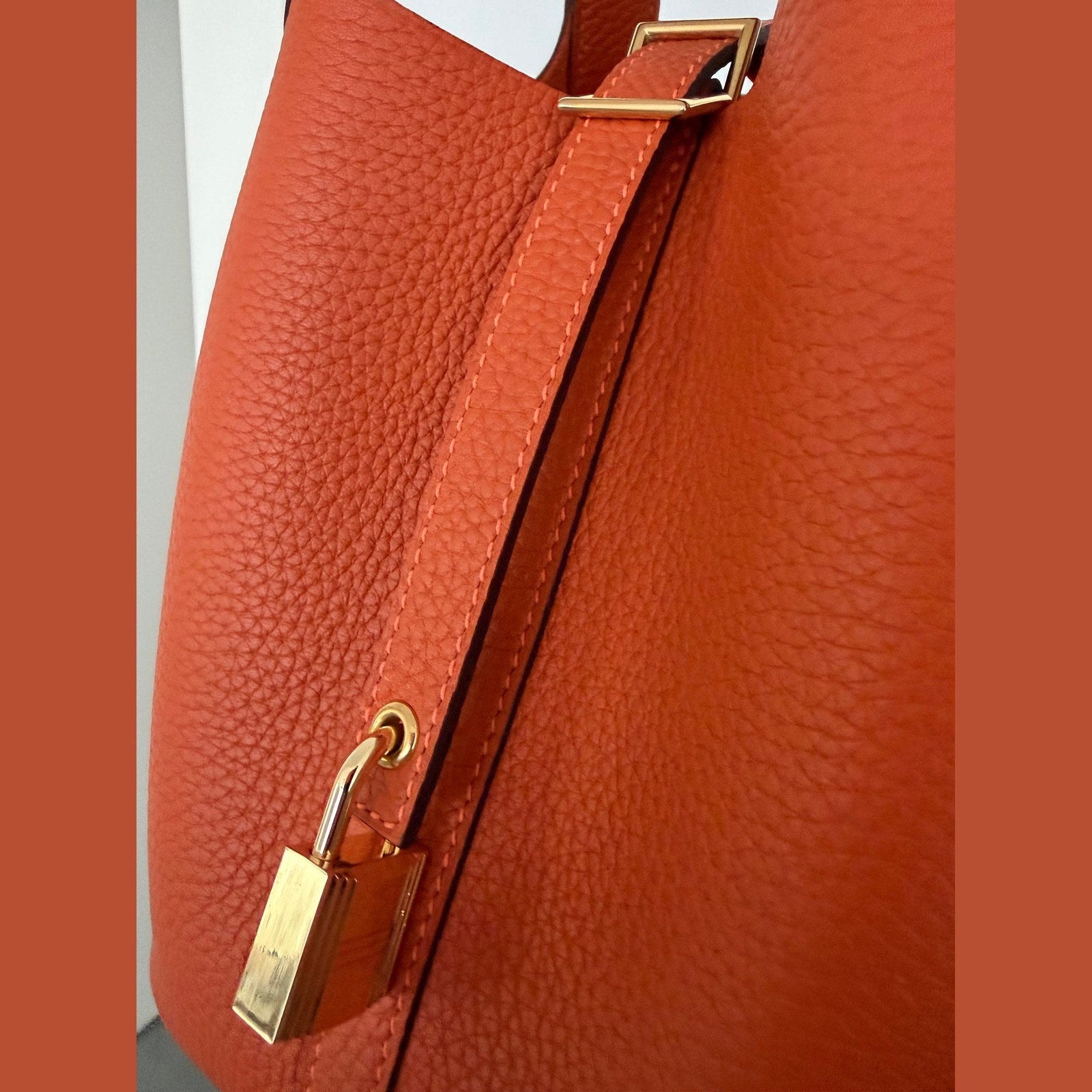 Image of Hermès Picotin 18  כתום עם זהב במלאי